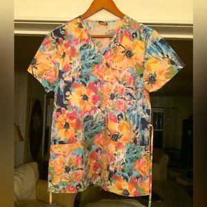 Beautiful floral scrub top size XS